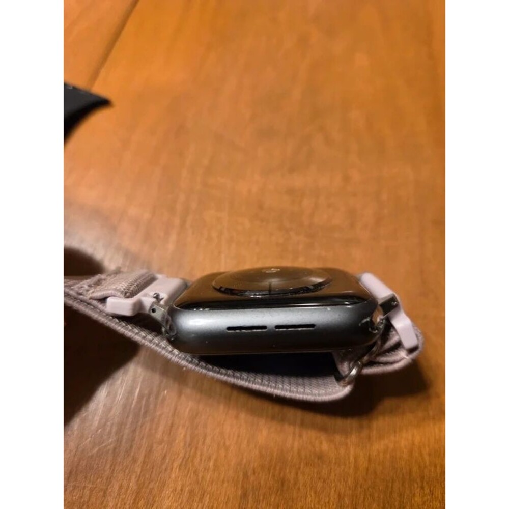 Apple Watch Series 4 Nike 44mm GPS Black Beige Band Fully Functional - Picture 6 of 6